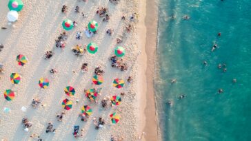Beach in Miami photo by Raphael Nogueira via unsplash