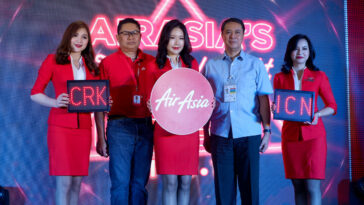 (2nd from left) Captain Gomer Monreal, Director for AirAsia Flight Operations and CIAC VP for Airport Operations and Maintenance Ret. Gen. Raul Del Rosario, AFP with Cabin Crew.