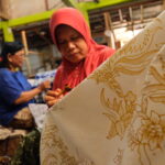 Batik Waxing in Yogyakarta