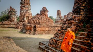 Phra Nakhon Si Ayutthaya, Thailand by Aaron Thomas via unsplash