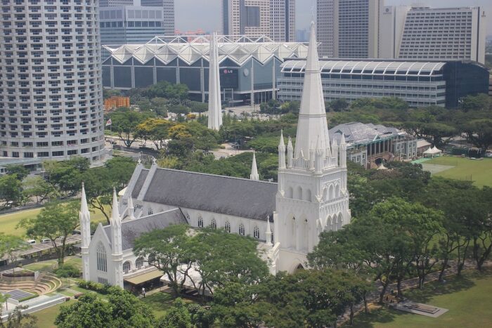 St. Andrews Cathedral in Singapore by Flaming Ferrari via Wikimedia cc