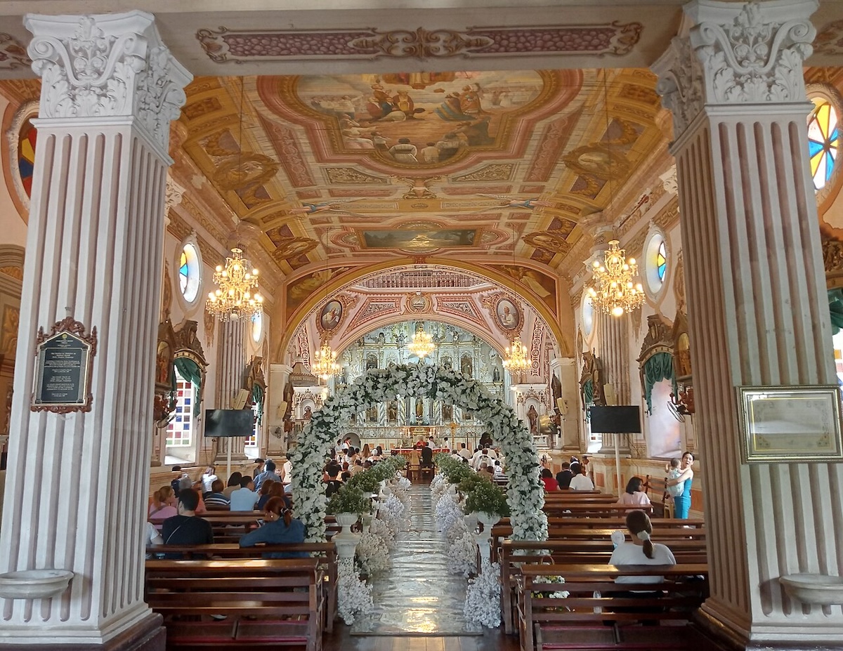 Betis Church Interior by Ralff Nestor Nacor via Wikimedia Commons
