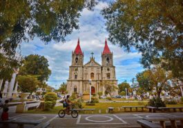 Molo Church photo by Allan Jay Quesada via Wikipedia CC