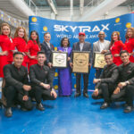 (Rear fifth from left: AirAsia X Group CEO Nadda Buranasiri, AirAsia X Berhad Chairman Tan Sri Rafidah Aziz, AirAsia Group Berhad Executive Chairman Datuk Kamarudin Meranun, AirAsia Deputy Group CEO (Airlines) Bo Lingam flanked by AirAsia Cabin Crew