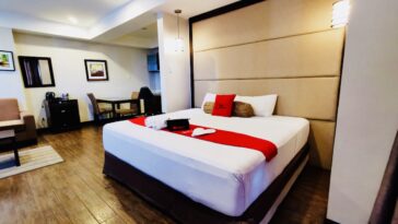 Premium Bedroom at RedDoorz West Avenue