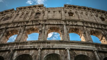 Colosseum in Roma by @macphoto via Unsplash