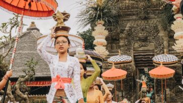 Festival in Bali by Ruben Hutabarat via unsplash