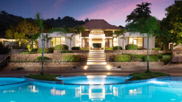 Bacau Bay Poolside Sunset