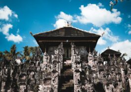 Beji Temple in Singaraja Bali photo by @powwpic via Unsplash