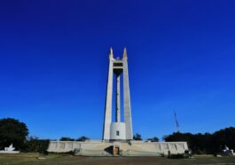 QC Memorial Circle by MikeLagaan Via Wikipedia CC