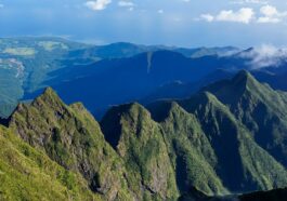 The jagged peaks that give Mt. Guiting-Guiting its name photo by Androkoy via Wikipedia CC