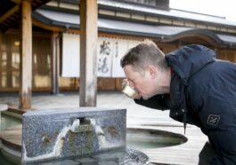 Don’t hesitate to consume the fresh hotspring water at Wakura Onsen located just by the sea. Enjoy a relaxing natural footbath and create your own edible Onsen Tamago!