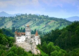 Bran Castle photo via Pixabay