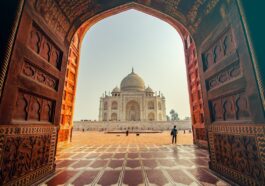 Beautiful Taj Mahal in Agra by Sylwia Bartyzel via Wikipedia CC