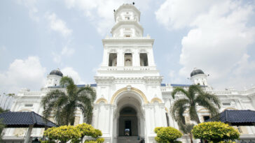 Sultan Abu Bakar State Mosque photo via Depositphotos