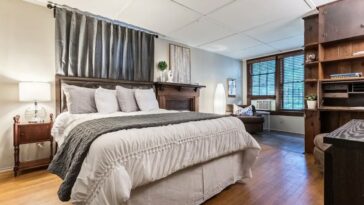 Fully-renovated Airbnb studio apartment in Memphis with Queen bed.