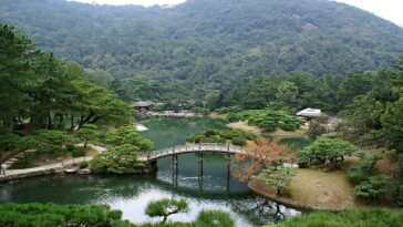 A view from a hill in Ritsurin Garden by 663highland via Wikipedia CC