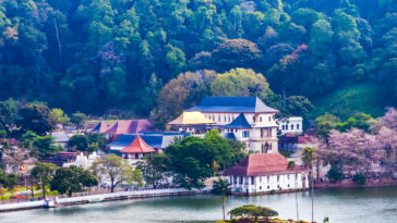 Temple of the Tooth, Best things to do and see in Kandy, Sri Lanka photo via Depositphotos