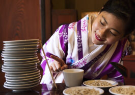 20 stacked plates reach the height of a pair of chopsticks!