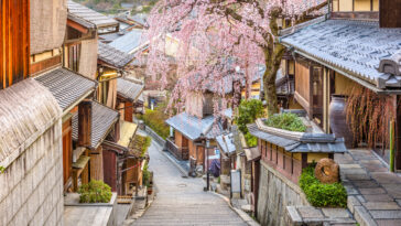 Kyoto, Japan spring in Higashiyama district photo via Depositphotos