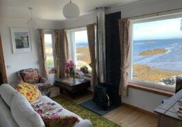 Outer Hebridean Airbnb cottage on the seashore