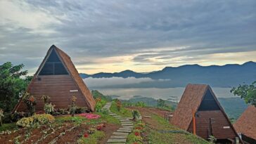 Half of the 6 cabins comes with a small private pool