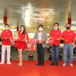 Phoenix NLEX located at the NLEX Drive&Dine (southbound) in Valenzuela City officially opens on December 8, 2021 with the cutting of the ribbon by (L-R) Metro Pacific Tollways Corporation President Rodrigo Franco, father of Phoenix NLEX dealer Roque Lumanlan, Phoenix brand ambassadress Rhian Ramos, Toll Regulatory Board Management Executive Director Atty. Alvin Carullo, Phoenix President Henry Albert Fadullon, Phoenix Senior Vice President Atty. Raymond Zorrilla, and Phoenix NLEX dealer Raymund Lumanlan