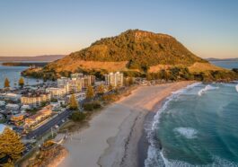 Mount Maunganui at sunrise, aerial view by Skyviewphotography via Wikipedia cc
