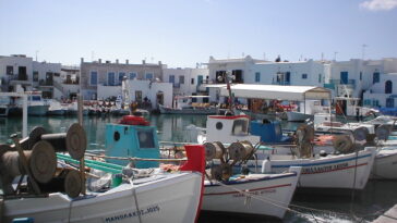 Naoussa Old Port by Line Lasserre via Wikimedia cc