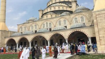 Ghana National Mosque by daSupremo via Wikipedia cc