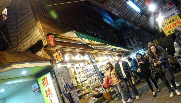 How can I get permanent residency in Taiwan?