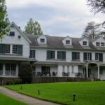 Munnysunk, summer home of Frank Bailey and his family. by Jkingny via Wikipedia cc