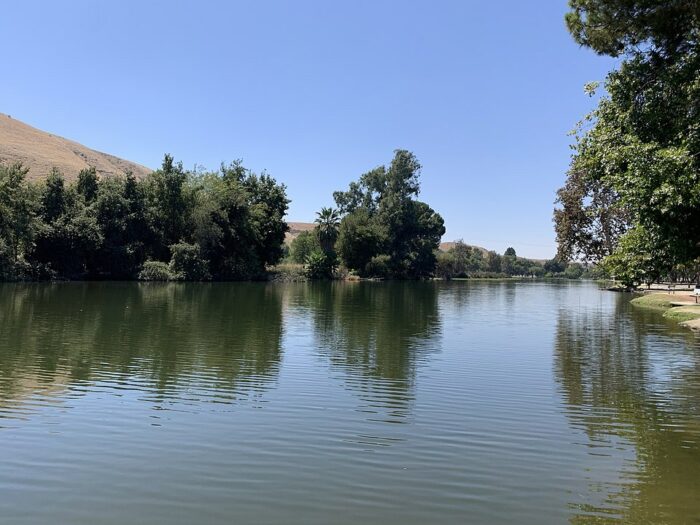 Lake at Hart Memorial Park by Little T889 via Wikimedia cc