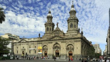 Plaza de Armas in Santiago Chile by Falk2 via Wikimedia cc