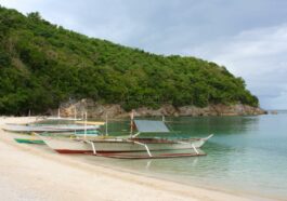 Puting Buhangin Beach by twinkletuazon via Flickr cc