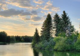 The ring lake in Hawrelak Park, Edmonton, Alberta, Canada. by WinterE229 via Wikimedia cc