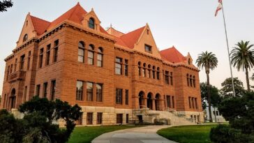 Old Orange County Courthouse Santa Ana CA by Nkpug via Wikimedia cc
