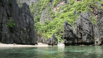 Secret Lagoon in El Nido by Tuan Nguyen via Flickr cc