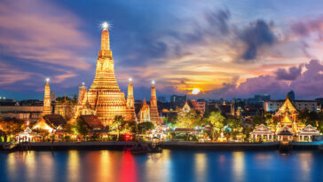 Wat Arun night view Temple in bangkok, Thailand