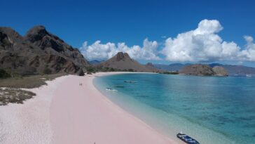 Labuan Bajo photo by Aruka Death via Unsplash