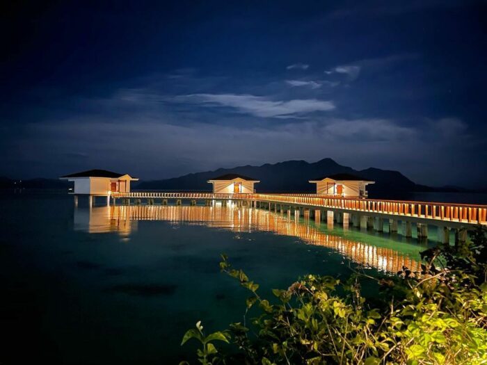 Sirakan at night