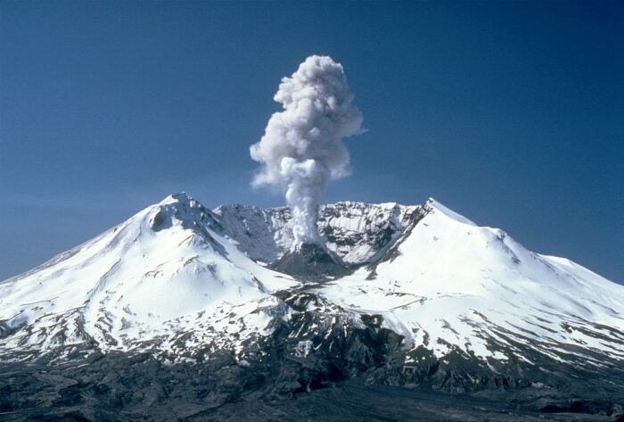 Mount Saint Helens by Lyn Topinka via Wikimedia cc