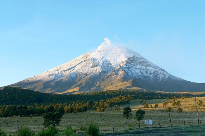 Popocatepetl by Jakub Hejtmanek via Wikimedia cc