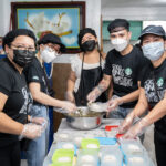 Starbucks partners helping in the Kusina ng Kalinga kitchen, packing nutritious meals for 300 kids.