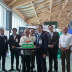 Taipei Economic and Cultural Office Representative Peiyung Hsu (front, left) and EVA Air President Clay Sun (front, right) lead the cake cutting ceremony to celebrate the inaugural flight of EVA Air from Clark to Taipei. Also in photo are Bases Conversion and Development Authority Chairman Delfin N. Lorenzana (4th from left, back row), LIPAD President and CEO Noel Manankil (5th from left, back row), Mabalacat City Mayor Crisostomo Garbo (6th from left) and other special guests.