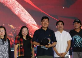 DOT Calabarzon regional director Marites Castro, DOT DOT assistant secretary Verna Covar-Buensuceso, Dive Photographer of the Year awardee (open class) Kim Kyung Shin, Mabini municipal tourism officer Ian Bueno, and Shootout judge Scott Gutsy Tuason