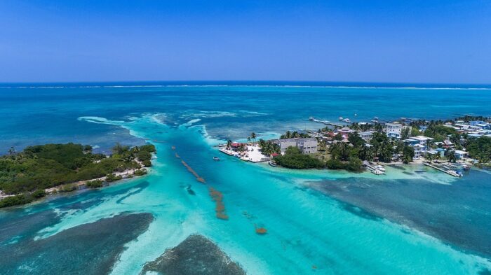 Belize Barrier Reef by Dronepicr via Wikimedia cc