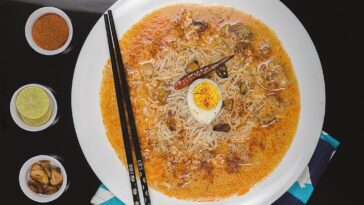 Ohn No Khao Swe by Rajdeep Das via Wikimedia cc