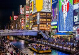 Tonbori River Cruise by Type specimen via Wikimedia cc