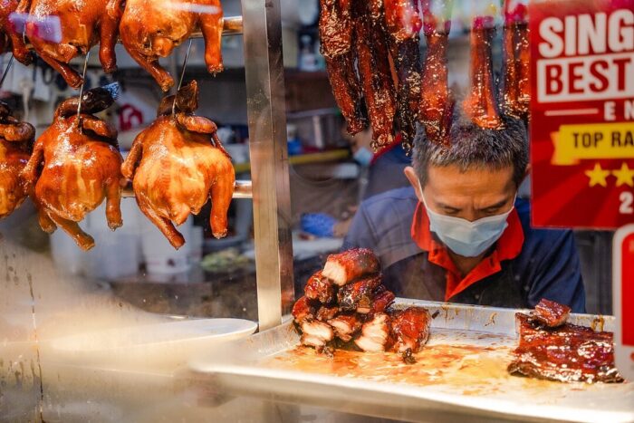 First Hawker Michelin Star Stall (Hawker Chan) by Phoebe via Wikimedia cc